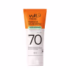 Protetor solar facial da marca Vult, com fator de proteção 70. Embalagem tubular de plástico branca e laranja. Rótulo com o logotipo da marca, nome do produto "Protetor Solar Facial" e informações como "Antioleosidade", "Muito Alta Proteção" e "UVA + UVB"