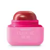 Pote compacto rosa com letras brancas e roll-on na cor vermelha de balm hidratante labial vinho Cuide-se Bem Cereja Livre Quem Disse, Berenice?.