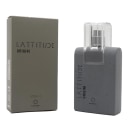 Perfume masculino Latitude Origin da marca Hinode, com embalagem cinza escura e caixa cinza clara. O frasco possui um design moderno e minimalista, com detalhes em transparência.