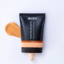 Base Líquida matte da marca Nuev. Cor clara.