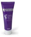 Tubo de gel hidratante para mãos e pés com vitamina E,  desenvolvido por Maurélio Neto. Embalagem de 40ml em tom de roxo com texto informativo sobre os benefícios do produto.