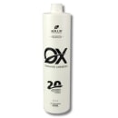 Oxidante cremoso da marca Adlux Cosméticos. A embalagem é um frasco branco com o logotipo da marca e a indicação "Oxidante Cremoso" em destaque. O frasco possui 900 ml de volume e a informação "OX 20" é exibida no rótulo.