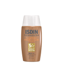 Frasco de protetor solar ISDIN FotoProtector Fusion Water Magic Color Escura, com FPS 50 e proteção diária, em embalagem de 50ml com rótulo destacando as características do produto.