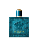 A imagem mostra o frasco de perfume da Versace, com cor azul brilhante. O topo do frasco apresenta o icônico emblema da Medusa, e tampa dourada com detalhes texturizados. Na frente, a marca escrito em amarelo e o nome do perfume abaixo.