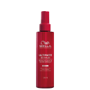 É um produto de tratamento capilar com embalagem em um frasco plástico vermelho brilhante com a tampa da mesma cor. Na frente do frasco, está impresso o logotipo da marca em branco, bem como o nome do produto e informações adicionais e 140 ml.