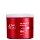 Embalagem vermelha e branca de 500 ml da máscara Ultimate Repair da linha Wella Professionals