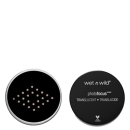 A imagem mostra dois produtos da marca Wet n Wild. Um deles é uma embalagem redonda com tampa plástica que contém o pó dentro. O outro produto é uma embalagem redonda preta com a logo "Wet n Wild" e o nome "Photofocus".