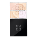 A imagem mostra o pó solto de Givenchy. É uma caixa preta elegante, com o logotipo da marca em relevo na tampa superior. A caixa é retangular e possui uma base transparente de acrílico que permite ver as cores suaves do pó solto.