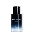 A imagem mostra um frasco do perfume Sauvage Eau Forte. O frasco tem um design elegante e moderno, com uma silhueta cilíndrica e linhas retas. O corpo do frasco é feito de vidro escuro que se degrada do preto para um azul profundo na parte inferior.