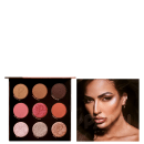 A imagem mostra uma paleta de maquiagem contendo 9 tons diferentes: tons terrosos, rosas e brilhantes. Ao lado da paleta, há uma foto promocional de uma bela modelo com maquiagem impecável, cabelos escuros e expressão sedutora.