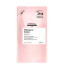 A imagem mostra o Refil Shampoo Vitamino Color, de L’Oréal Professionnel, em embalagem de 240ml. O frasco rosa com detalhes em preto e branco destaca a sofisticação da linha.