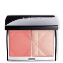Paleta de maquiagem compacta da Dior. Embalagem retangular preta com a inscrição "Dior" em letras prateadas na tampa. Interior com dois tons de blush em pó prensado - um tom rosa coral e outro rosa pêssego cintilante.