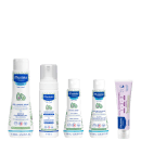 4 embalagens de produtos Mustela dispostos lado a lado.