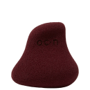 Esponja de maquiagem facial em formato de gota, com textura porosa e cor vinho escura. O produto possui uma aparência aveludada e macia. Não há rótulos ou texto visível.