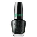 Produto de esmalte de unhas OPI da linha Wicked. Frasco de vidro transparente com tampa preta. O esmalte tem uma cor preta. O rótulo exibe o logotipo OPI em letras pretas, com o nome "Wicked" em verde na tampa.
