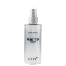 A imagem mostra o produto Resetter Keune, um spray para redefinir o visual do cabelo. O produto vem em um frasco plástico transparente de 200ml com um borrifador parte superior.