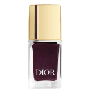 Frasco de esmalte de unhas da marca Dior, em tom de vinho escuro, com tampa dourada e rótulo com o nome da marca em destaque.