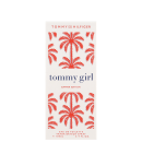 Frasco de perfume Tommy Girl da marca Tommy Hilfiger, com design de palmeiras vermelhas em fundo branco. Rótulo com o nome "tommy girl" e indicação de "Summer Edition".