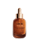 Frasco de vidro dourado com conta-gotas contendo sérum autobronzeador facial da marca Dior Solar, com rótulo em preto e dourado.
