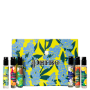 Caixa amarela com flores azuis e verdes, contendo diversos frascos de itens de perfumaria da marca Phebo em diferentes cores e formatos.