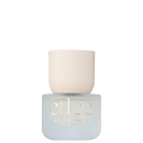 Frasco de perfume Etleé com o nome da marca e a fragrância "Apple & Cherry" em letras douradas.