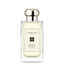 Frasco de perfume da marca Jo Malone London, com design elegante e minimalista em vidro transparente. Rótulo com o nome do produto "Sea Salt & Bergamot Cologne" em letras pretas.