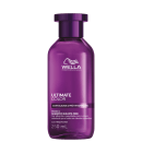 Frasco de shampoo da linha Ultimate Color da Wella Professionals, com 250 ml, em embalagem roxa com detalhes em branco, contendo informações sobre a fórmula com glicina e pró-vitamina B5.