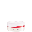 Pote branco com faixa vermelha e logotipo Shiseido, contendo pó solto facial.