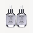 Dois frascos de vidro com soluções de vitamina C da marca Simple Organic, com rótulos em preto e branco. Cada frasco possui 30 ml de conteúdo e conta com um conta-gotas para aplicação.