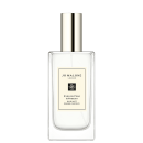 Frasco de perfume hair mist Jo Malone London com design elegante e minimalista, contendo o aroma "English Pear & Freesia". Embalagem de vidro transparente com rótulo preto e branco, destacando a marca e o nome do produto.
