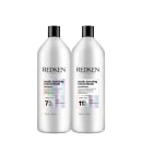 Dois frascos brancos da linha Acidic Bonding Concentrate da Redken, com rótulos pretos e detalhes em tons pastéis. O primeiro é um shampoo e o segundo um condicionador, ambos com 1000 ml de capacidade.