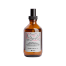 Frasco de spray de fragrância ambiente e tecidos da linha Naturaltech da Davines, com rótulo rosa e branco e imagem de asas estilizadas. Embalagem de 250 ml em vidro âmbar.