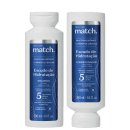 Dois frascos brancos da linha Match, um contendo shampoo e outro condicionador, com rótulos azuis destacando os ingredientes e benefícios do produto, como multi hialurônico e lípidos de girassol.