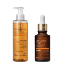 Dois frascos de produtos de beleza da marca Botik: um gel de limpeza facial antioxidante Vitamina C e um sérum de alta potência de Vitamina C, ambos em embalagens de vidro com rótulos em laranja e dourado.