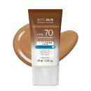 O produto Boti Sun apresenta uma textura fluida e aquosa, com uma aparência cremosa e brilhante. Suas cores predominantes são tonalidades de marrom. A embalagem destaca a alta proteção solar FPS 70, indicando uma textura leve e de rápida absorção.
