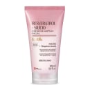 Embalagem de plástico rosa claro com tampa transparente e descrições em letras pretas. Logotipo da marca Swiss Technology e selo Cruelty Free International visíveis.