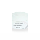 O produto apresentado é um gel UV da marca Cuccio Pro, chamado "Shimmerize UV Gel". A embalagem é um recipiente branco com um rótulo preto e branco, contendo informações sobre o produto. O gel é transparente e parece ter uma textura suave e brilhante.