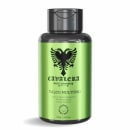 Talco Multiuso Cavalera, em frasco plástico preto e verde, com logotipo da marca em destaque. Produto de higiene pessoal masculina, com informações sobre a essência e propriedades refrescantes na embalagem.