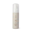 Frasco branco com bomba de espuma contendo creme para bebê da linha Little Secrets, com ilustrações e texto em cores pastel.
