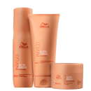 Produtos da linha Nutri-Enrich da Wella Professionals, incluindo shampoo, condicionador e máscara capilar, em embalagens de plástico com cores predominantes de laranja