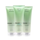Três produtos de cabelo da marca K.Pro em embalagens de plástico verde-claro, incluindo um condicionador, um shampoo e um acidificante, todos com rótulos indicando que são da linha "Veganíssima" e sem sulfato.