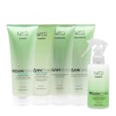 Conjunto de produtos de cabelo K.Pro, incluindo shampoo, condicionador, acidificante e leave-in, com embalagens em tons de verde e rótulos indicando a linha "Veganissima" e ingredientes naturais.