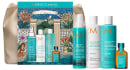 Caixa e produtos da marca Moroccanoil em embalagens com design floral e cores vibrantes, incluindo frasco de óleo, condicionador, shampoo e outros itens de cuidados com os cabelos.