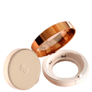 A imagem mostra um estojo elegante de pó compacto na cor cobre e rose gold. Ao lado, há uma caixinha de pó compacto Latika, com as mesmas cores.