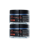 A imagem mostra dois potes da máscara capilar chamada "Miracle Summer". Os potes são transparentes, possuem o rótulo e a tampa preta, destacando a linha em um tom laranja. Lembrando, que são produtos voltados para o cuidado e proteção dos fios no verão.