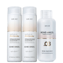 Três frascos de produtos de tratamento capilar da marca Brae. Dois frascos brancos de 250ml contêm um "Acidificante pH Matizador". O terceiro frasco branco é um "Bond Angel Plex Effect 03 Bond Fortifier" fortificante pós-química.