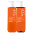 Dois frascos de plástico laranja com bombas brancas, contendo Shampoo Original e Condicionador Original da marca Mise en Scène. Os rótulos exibem informações sobre os ingredientes e a marca.