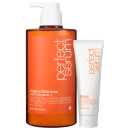O produto de beleza Mise en Scène consiste em um frasco de shampoo laranja e máscara capilar, da linha Perfect Serum.