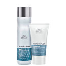 Produtos da linha Blondorplex da Wella Professionals, incluindo um frasco de shampoo fortificante e um pote de máscara capilar para cabelos loiros, com embalagens brancas e azuis.