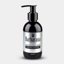 Shampoo para barba da marca Barbarana. A embalagem é um frasco plástico preto com um rótulo branco e preto. O rótulo exibe informações como "Carvão ativado", e o volume, "150ml". A embalagem possui um dispensador de bomba preta na parte superior.